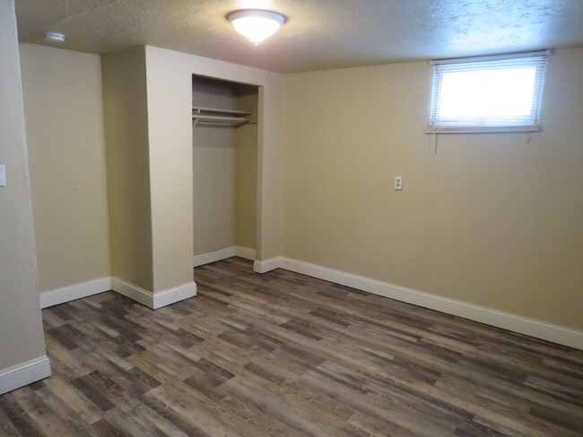 Building Photo - 3 Bedroom / 1 Bonus Room / 1 3/4 Bath Hous...