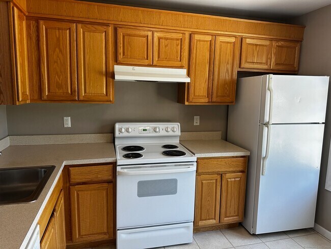 Building Photo - 44 Taft Pointe