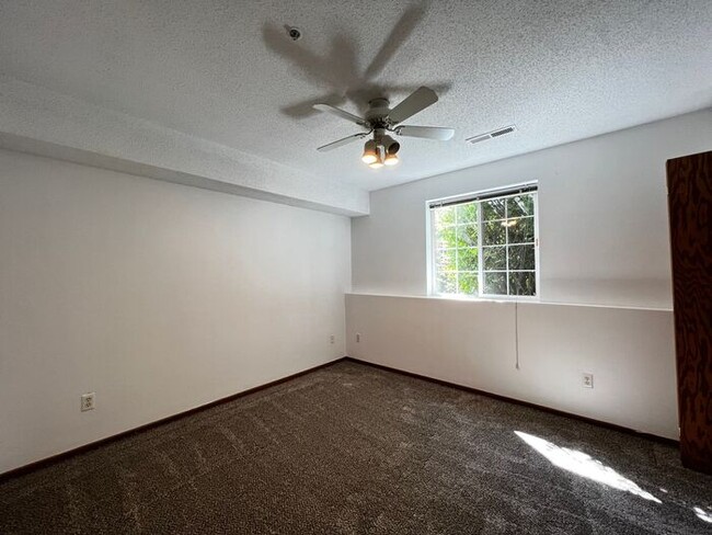 Building Photo - $1,175 | 2 Bedroom, 1 Bathroom Condo | No ...