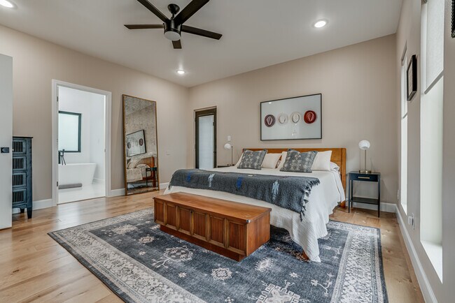 Building Photo - 211 Gibson