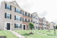 Building Photo - 10 Breezewood Dr