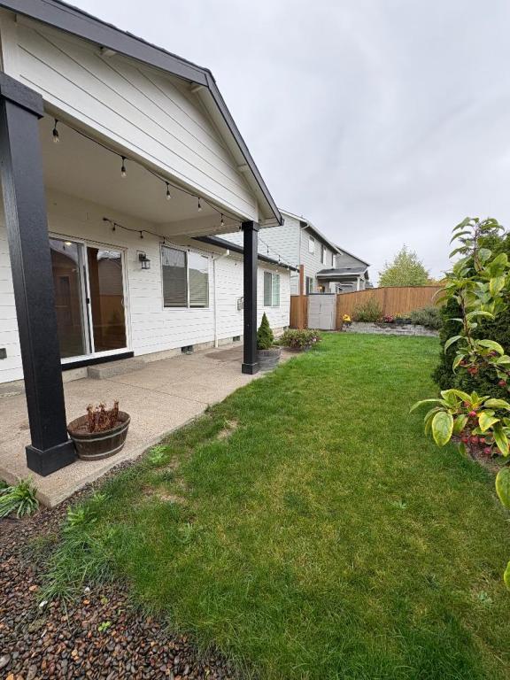 Building Photo - 4016 SE Winslow Ct