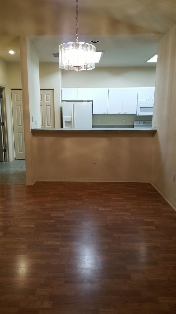 Building Photo - Capri Home