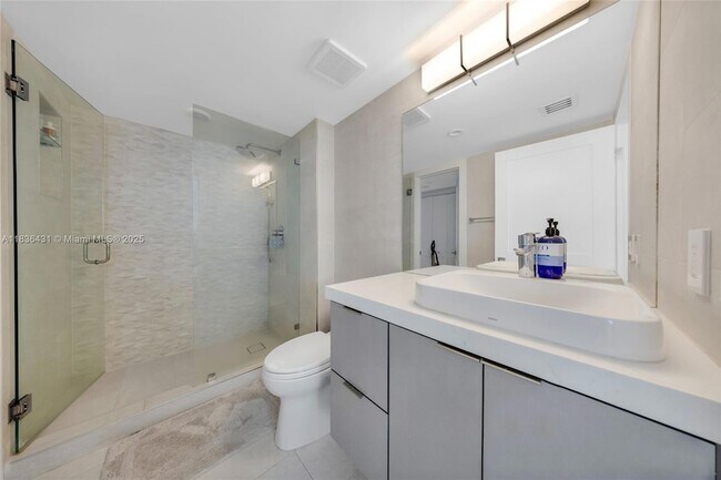 Building Photo - 1155 Brickell Bay Dr