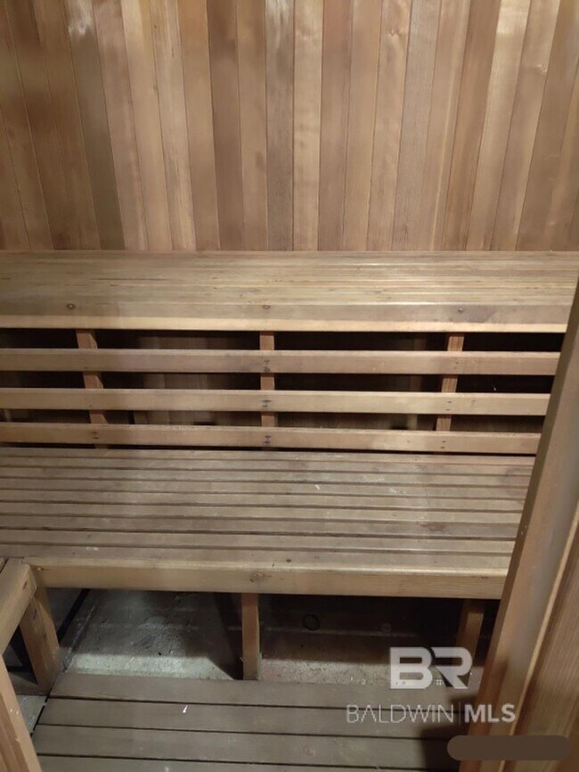 Building Photo - 31 Lake Shore Dr