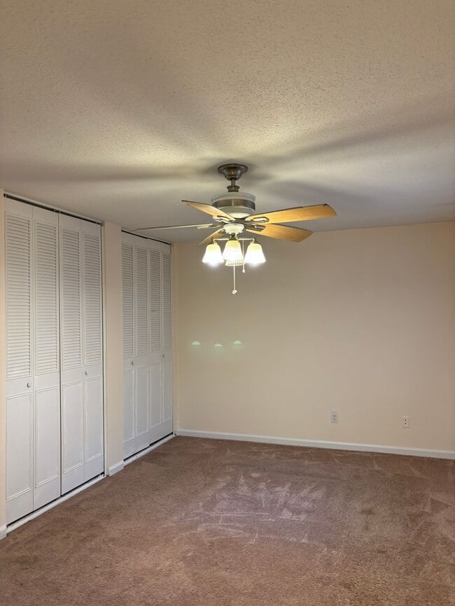 Building Photo - Rent Special! Half off first months' rent ...