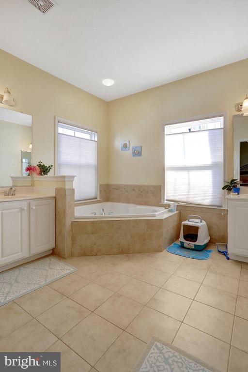 Building Photo - 5257 Bessley Pl