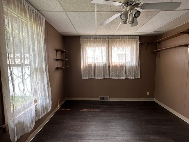 Building Photo - 3 Bedroom Home