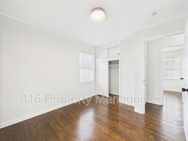 Building Photo - 1526 E Sea Ave