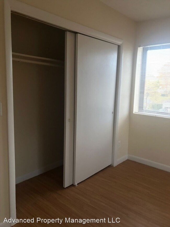 Building Photo - 1045 River St