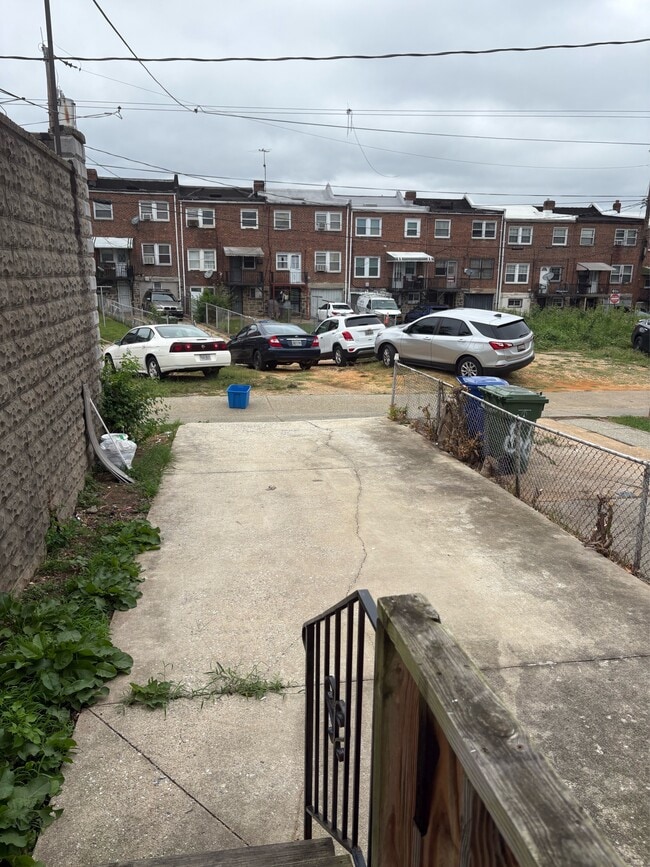 Building Photo - 54 N Morley St