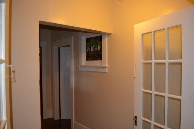 Building Photo - Beautiful, spacious Craftsman, Owner pays Yard Care, Laundry on site