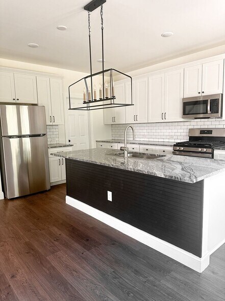 Building Photo - 3851 Longmore Ln