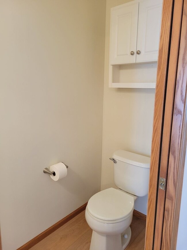 Building Photo - 2 Level Townhouse