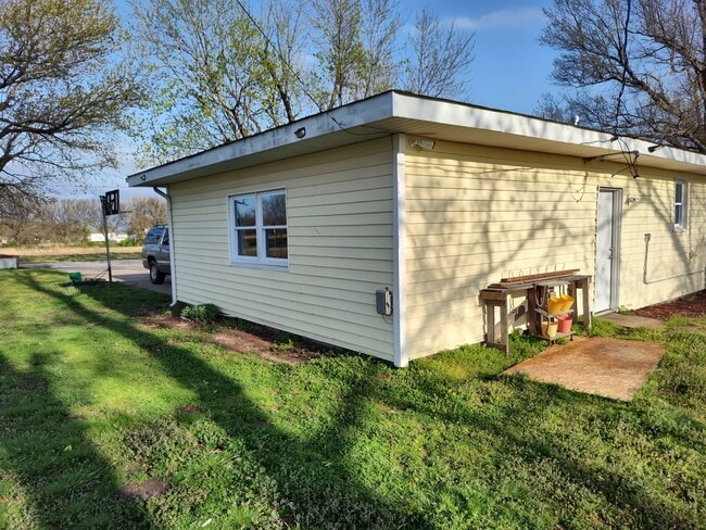 Building Photo - 2025 N 432