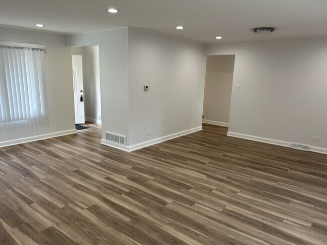 Building Photo - 105 N Phelps Ave