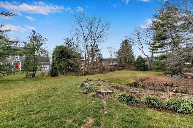 Building Photo - 11 Strathmore Ln