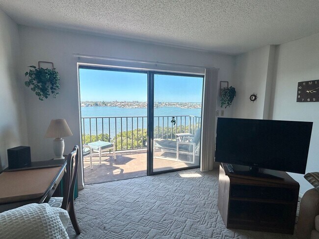Building Photo - Waterfront Furnished 1 Bed, 1.5 Bath at Chateau Towers – 9th Floor with Balcony