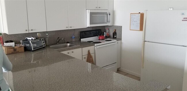 Building Photo - 13155 Ixora Ct