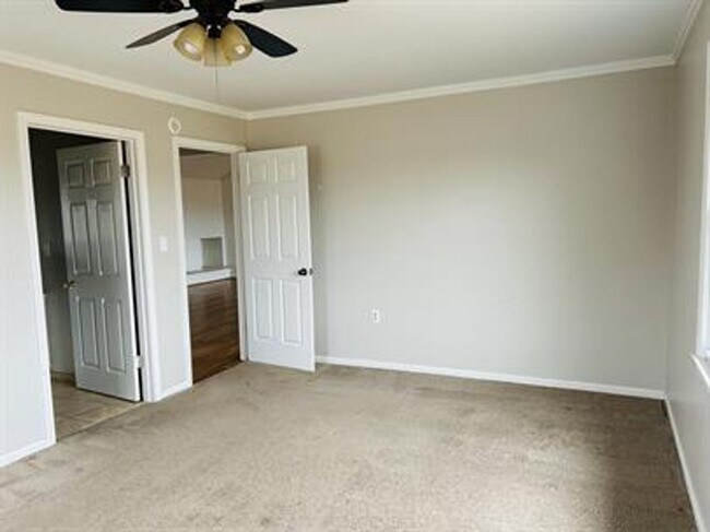 Building Photo - 3/2 Available Now