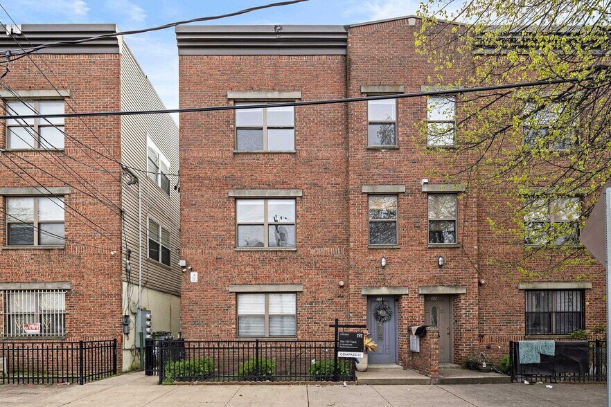 Building Photo - 117 Logan Ave