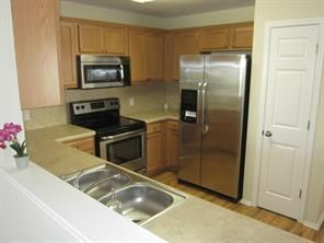 Building Photo - 504 Rolling Oak Dr