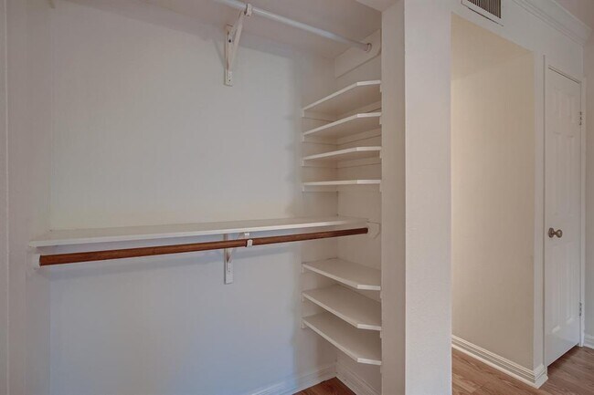 Building Photo - 7685 Northcross Dr
