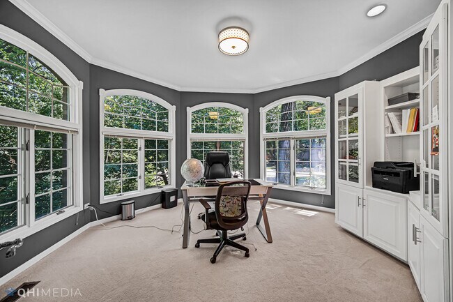 Building Photo - 8960 Enclave Dr