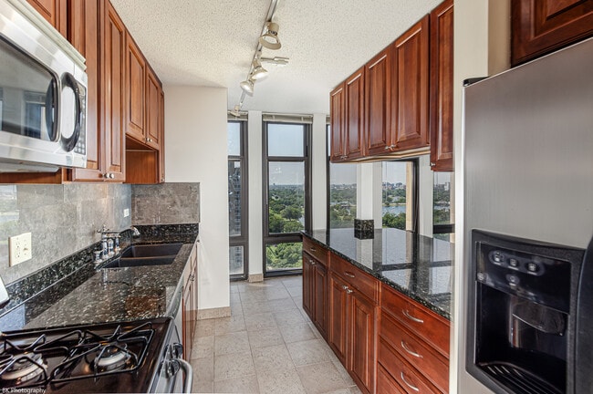 Building Photo - 6700 S South Shore Dr