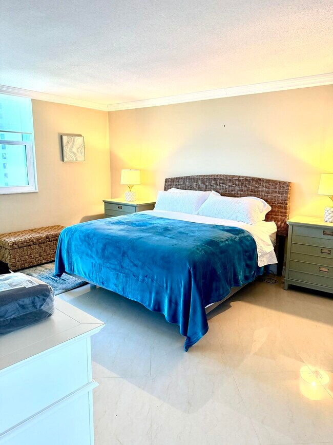 Building Photo - 5400 N Ocean Dr