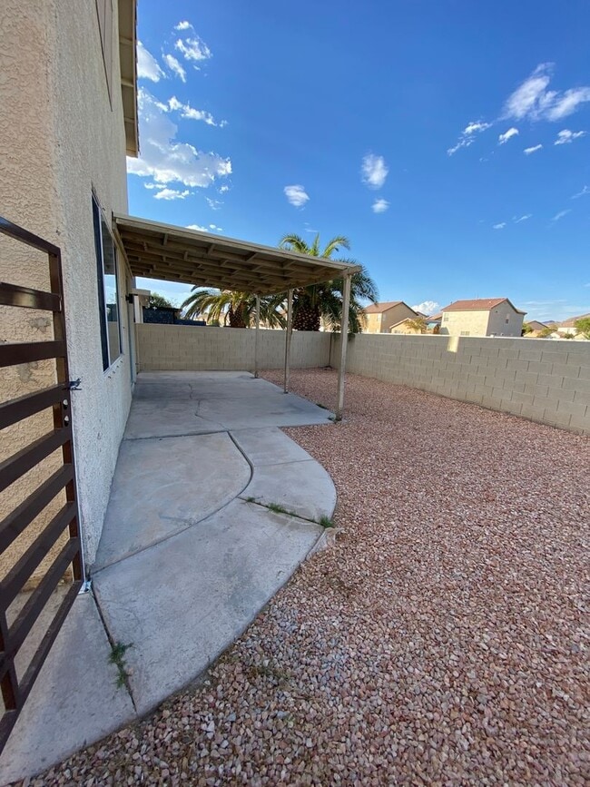 Building Photo - AMERICANA Property Mgmt - Freshly remodeled 4 beds-2 story house in the East