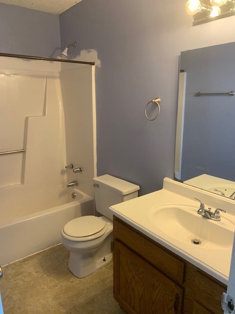 Building Photo - 3 Bed / 2 Bath at Willoughby Park