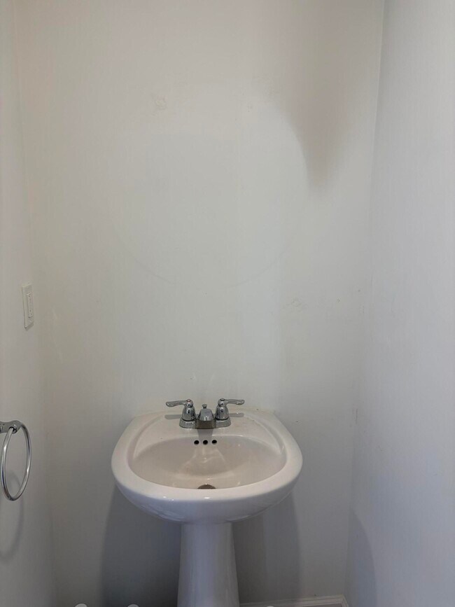 Building Photo - 4181 Lagoon Shore Dr