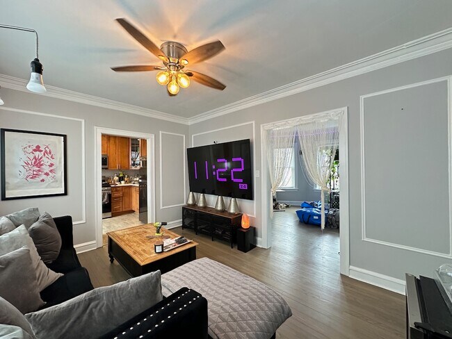 Building Photo - 1352 W Carmen Ave