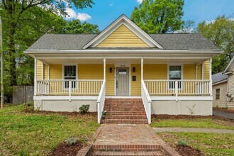 Building Photo - Beautiful 3Bed/2Bath home with Unique Features and Fenced Backyard!