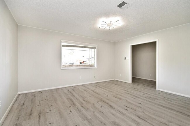 Building Photo - 1504 Holly Cir