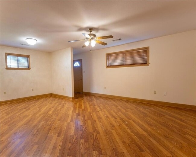 Building Photo - 3745 Riviera Dr