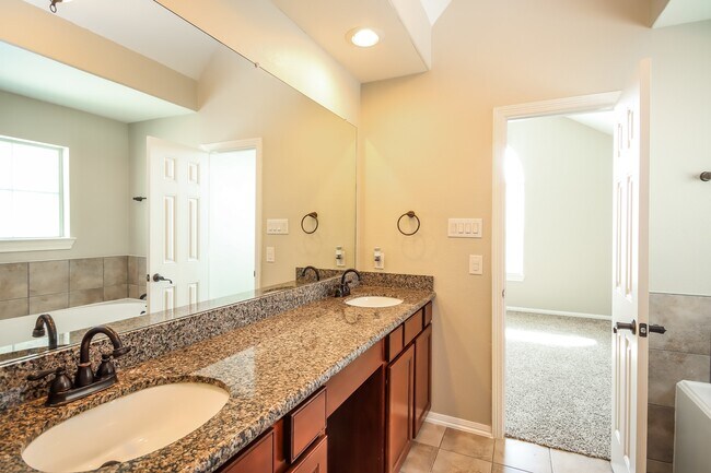 Building Photo - 10738 Clearview Villa Pl