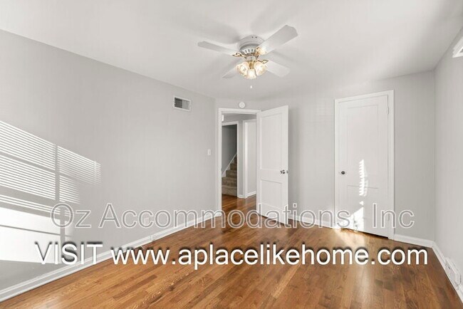 Building Photo - 7404 Village Dr