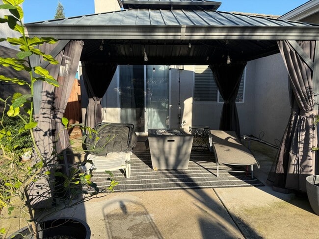 Building Photo - Beautiful 3bd/2ba Natomas Home with 2 Car Garage!