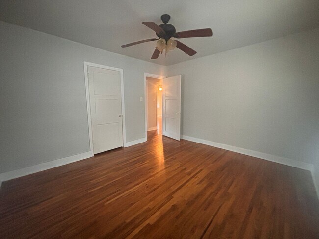 Building Photo - Cute 2 bedroom Hillcrest Bungalow