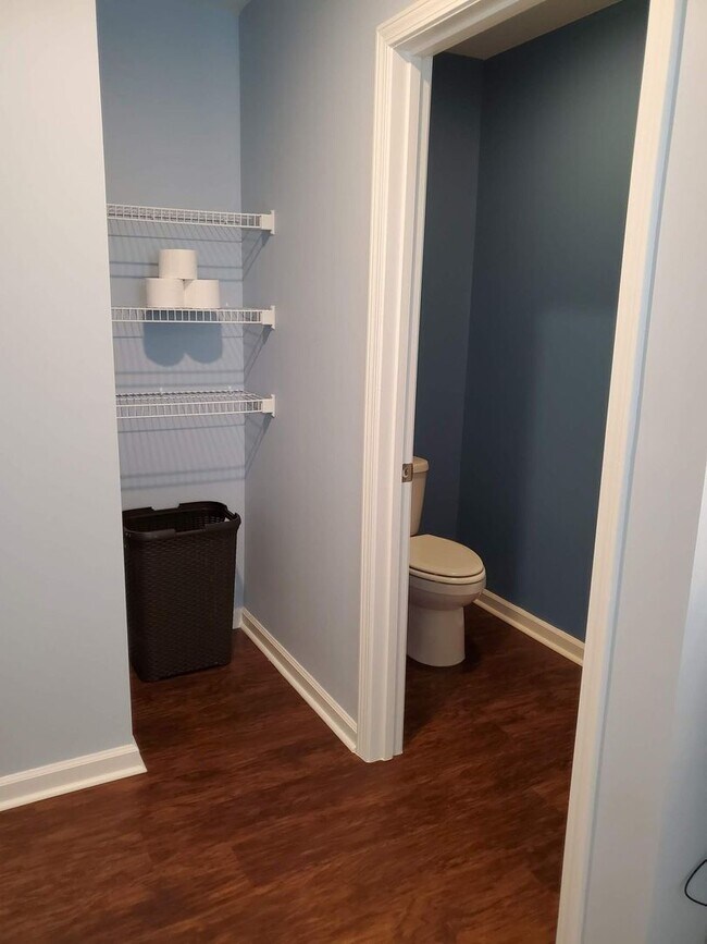 Building Photo - **Available mid January** 4 Bedroom with B...