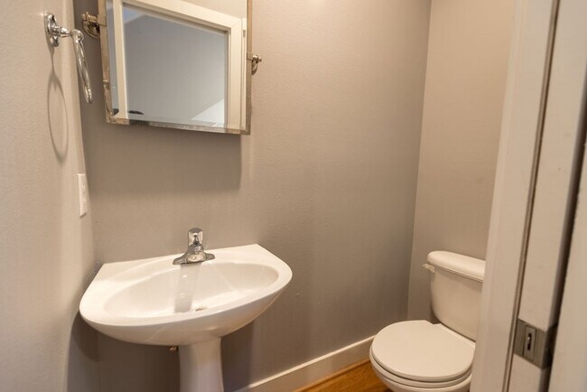 Building Photo - 2402 Morgan St