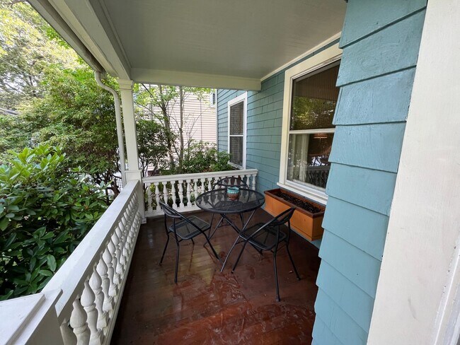 Building Photo - Beautiful East Rock Single Family House