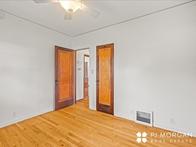 Building Photo - 2 bedroom, 1.5 Bathroom House Available Im...