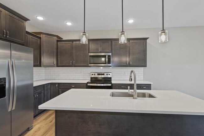 Building Photo - 626 Rapp Dr