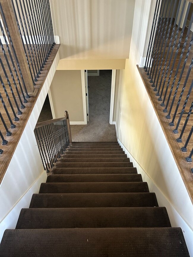 Building Photo - 4 bedroom house with a beautiful view!! **...
