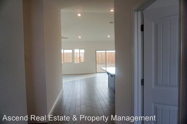 Building Photo - 4 br, 2 bath House - 9223 Blossom Creek Dr
