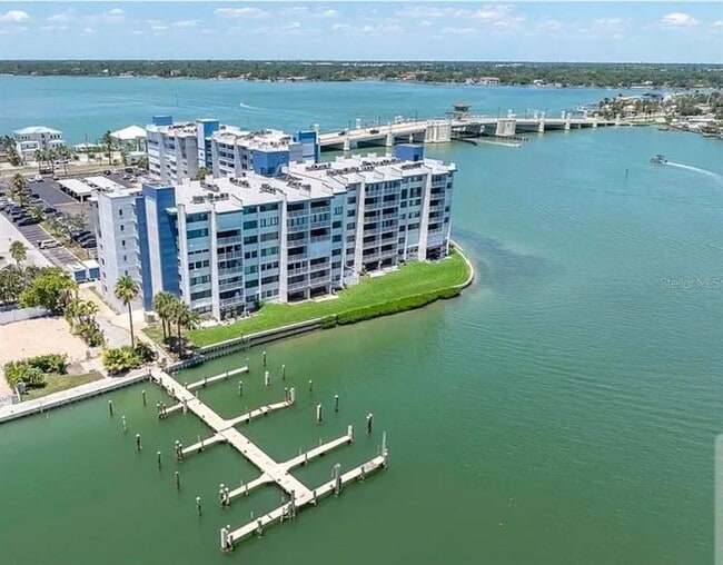 Building Photo - 450 Treasure Island Causeway