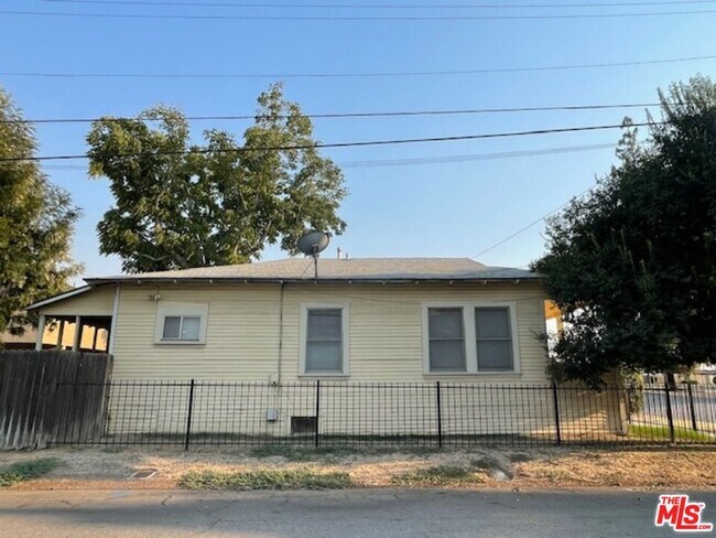 Building Photo - 1608 E St